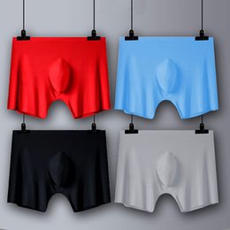 Baju jero pangalusna pikeun lalaki: briefs petinju jeung panties for everyone