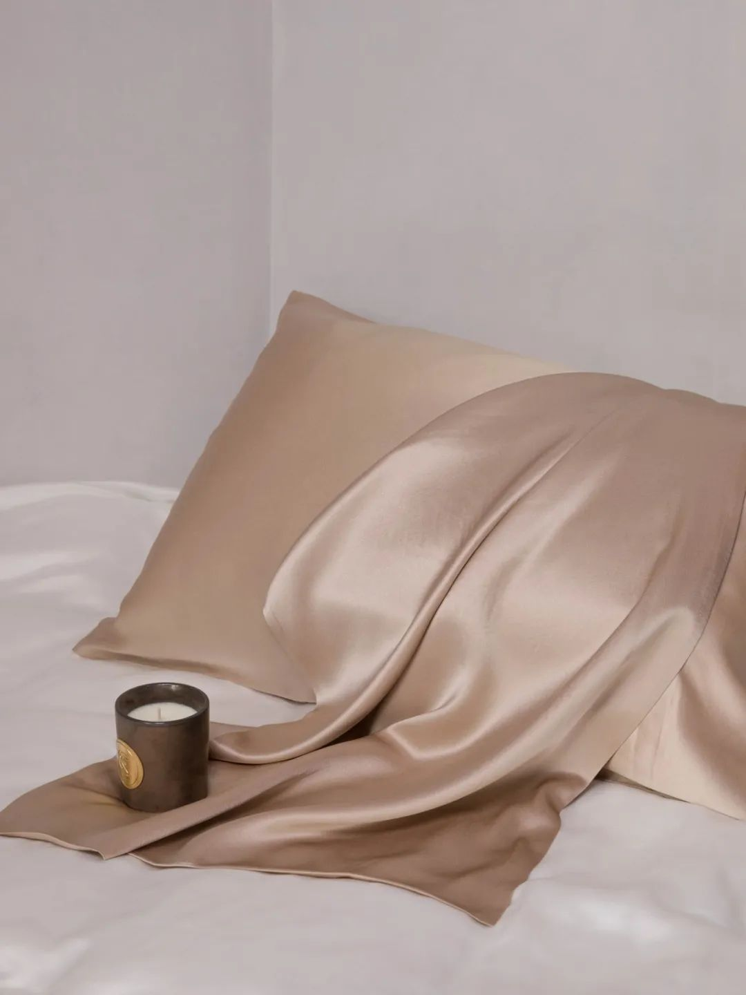 Luxus selyem: Fedezze fel a selyem párnahuzatok, szemmaszkok, sminkek, motorháztető előnyeit
