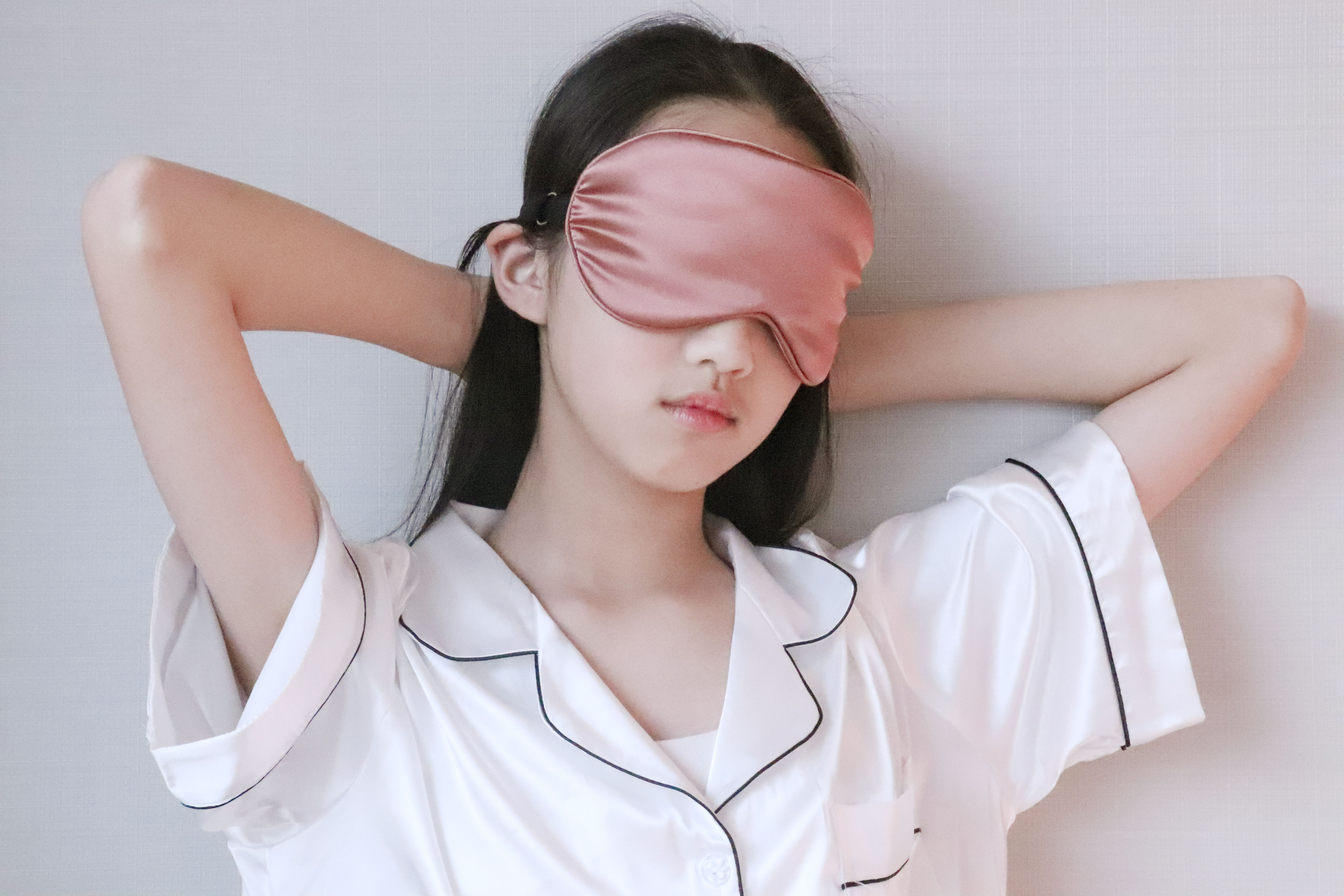 Como uma máscara de seda pode ajudá-lo a dormir melhor
