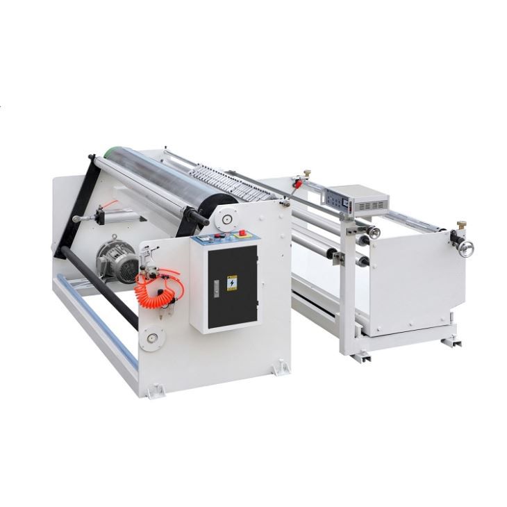 Visokohitrostni avtomatski stroj za rezanje netkanih tkanin