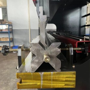 מכונת כיפוף גיליונות מתכת פלדה הידראולית ייצור בסין