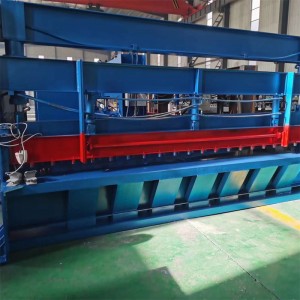 Visiškai automatinė nerūdijančio plieno lakštinio metalo pjovimo mašina Kinijoje