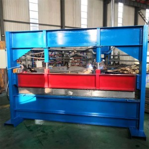 Visiškai automatinė nerūdijančio plieno lakštinio metalo pjovimo mašina Kinijoje