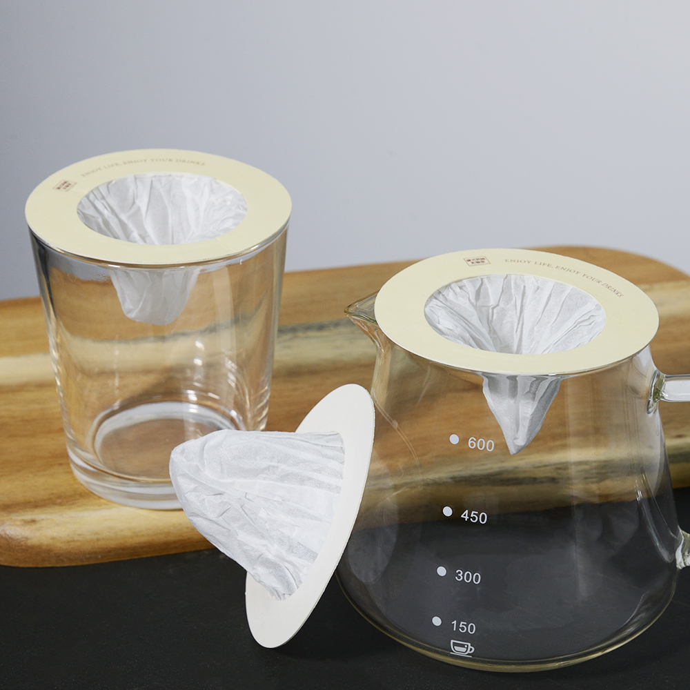 Filtrační sáček na podšálek na překapávanou kávu s květinovými potisky
