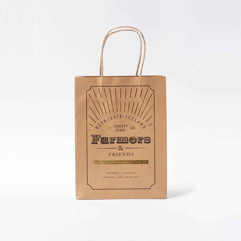 Bolsas selladas de papel Kraft para venta al por menor con impresión personalizada para ropa