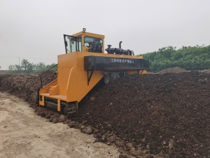 CE compost making machine for livestock pig manure compost windrow turner