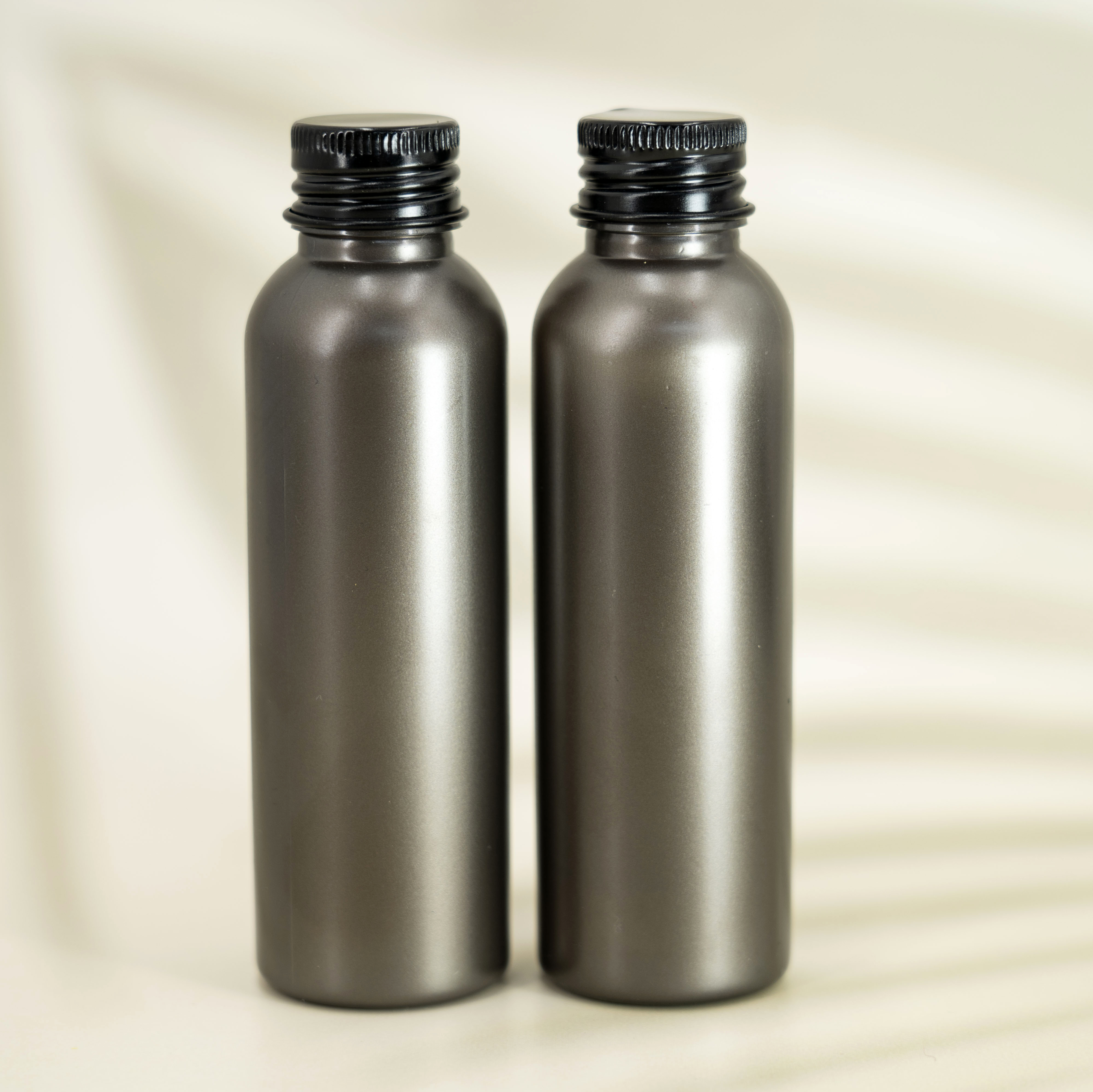 Pabrik Langsung Pasokan Plastik PET Black Shampoo Round Pump Botol Luxury