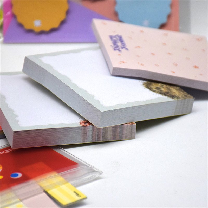 A5 रंगीत डेस्क लक्झरी कस्टम गोल्ड फॉइल लोगो कार्ड बेस मेमो पॅड