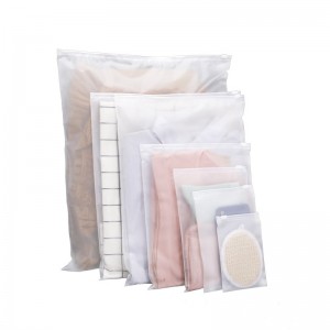 Wholesale Discount China Manufacturer PE Material Zipper Style Plastic Bags alang sa Garment Poly Bag