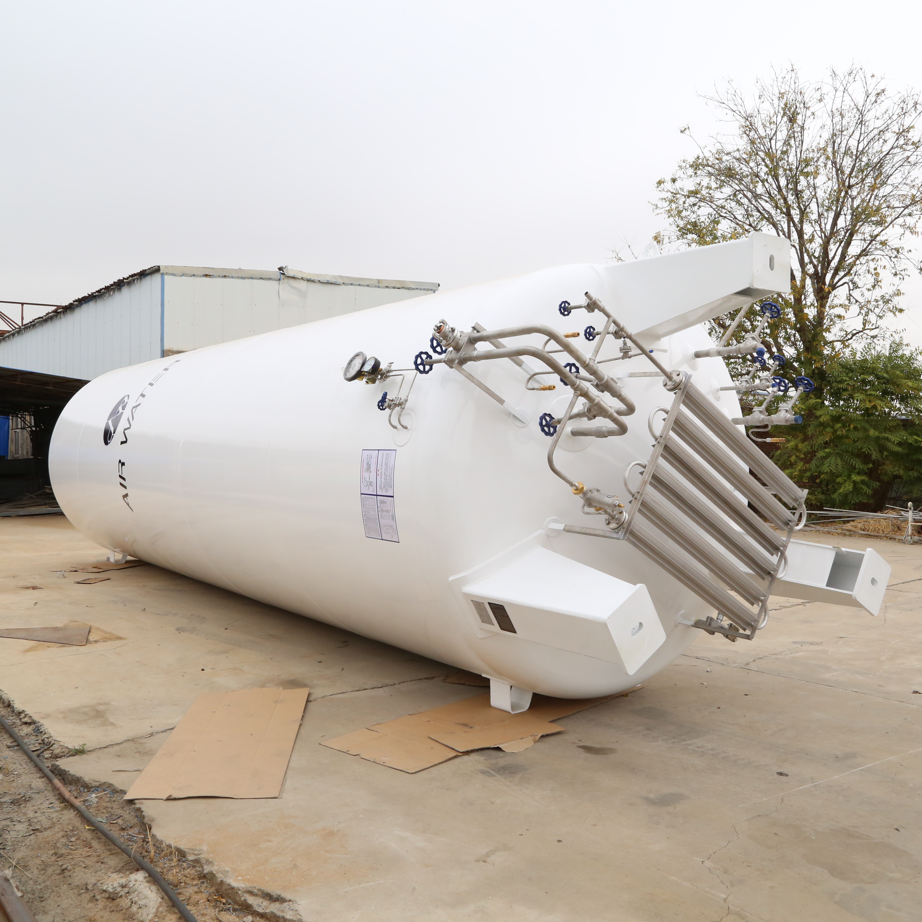 Exploring the Advantages of Vertical Storage Tanks-large liquid nitrogen storage tank