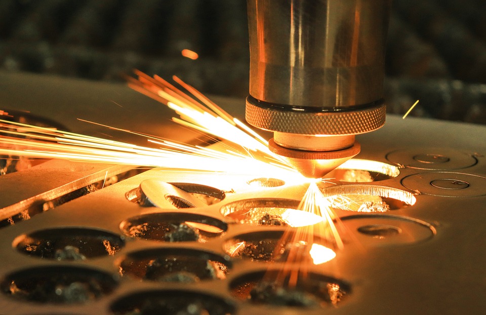 Smoke and dust in the laser cutting workshop? You must know the laser cutting dust removal solution