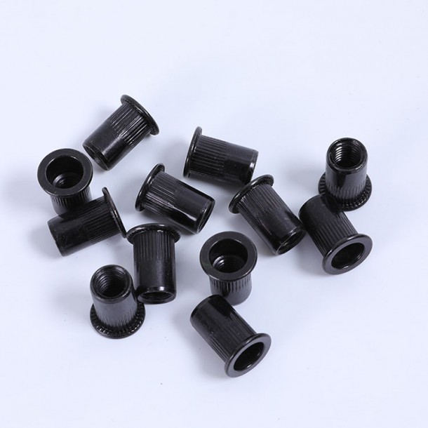 Juodojo cinko juodojo oksido DIN7340 raižyta aklina kniedijimo kniedės veržlė