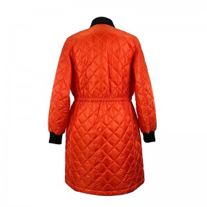 Женское пуховое пальто из переработанных материалов