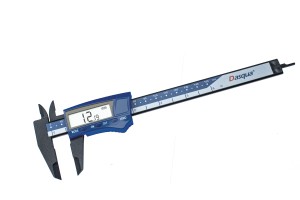 Dasqua 2035-0004 Plastic Digital Caliper – Lightweight and Accurate Measuring Tool for Precision Work