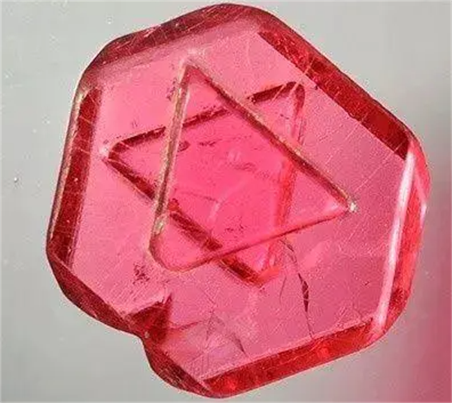 Spinel Star of David – the most incisive manifestation of the magic of nature.