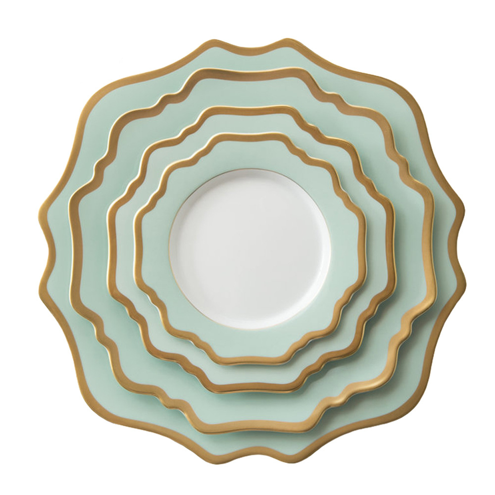 លក់ក្តៅ ផ្កាព្រះអាទិត្យពណ៌បៃតង ពណ៌មាស rim bone china ceramic charger plates Featured Image
