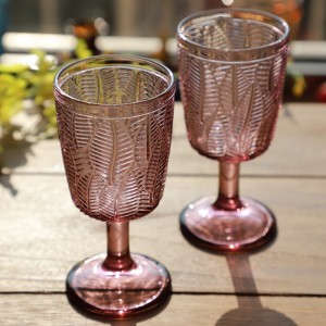 Farbiger Weinglasbecher aus Kristallglas, maschinell gepresster Glasbecher
