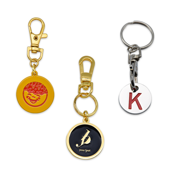 Avainnipun jäljitelmä kultaisen metallin mukautetun logon avaimenperä