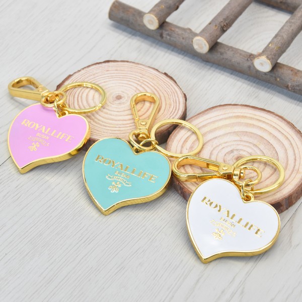 Oanpaste Wholesale Persoanlike Sleutelringen Heart Shape Gold Enamel Metal keychains