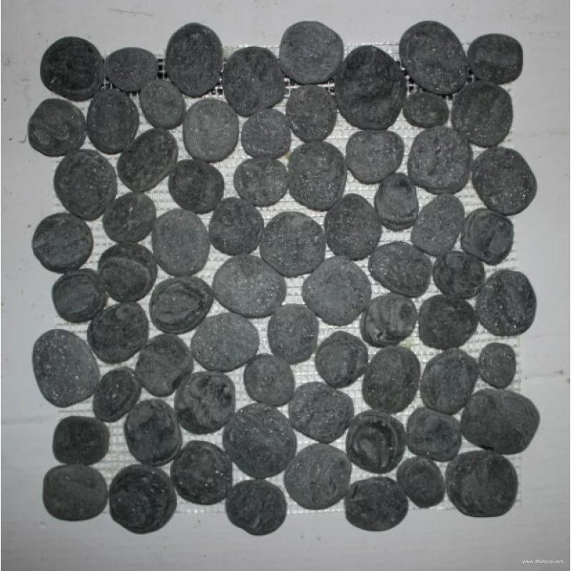 Azulejos de mosaico de guijarros de piedra natural negra de 30,5 × 30,5 cm