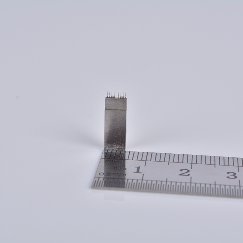 Augstas precizitātes plastmasas liešanas detaļu savienotāju veidņu daļas ar 0,002 mm slīpēšanas toleranci. Piedāvātais attēls