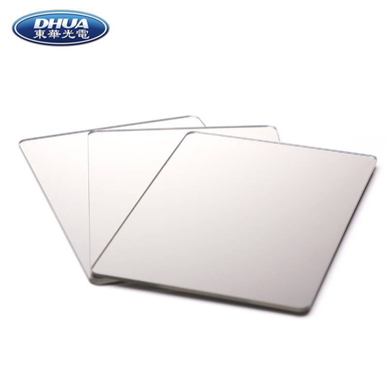 Polycarbonate Mirror Sheet များသည် ပေါ့ပါးပြီး တပ်ဆင်ရလွယ်ကူပါသည်။
