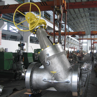 CF8 Stainless Steel Globe Valve, 24,300LB Featured Image