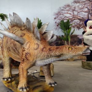 Robotinis dinozauras-žaidimų aikštelės įranga natūralaus dydžio Kentrosaurus