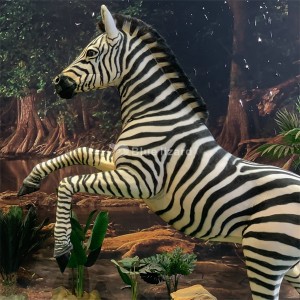 Isang animatronic zebra para sa Explore Park animal exibition at dino show