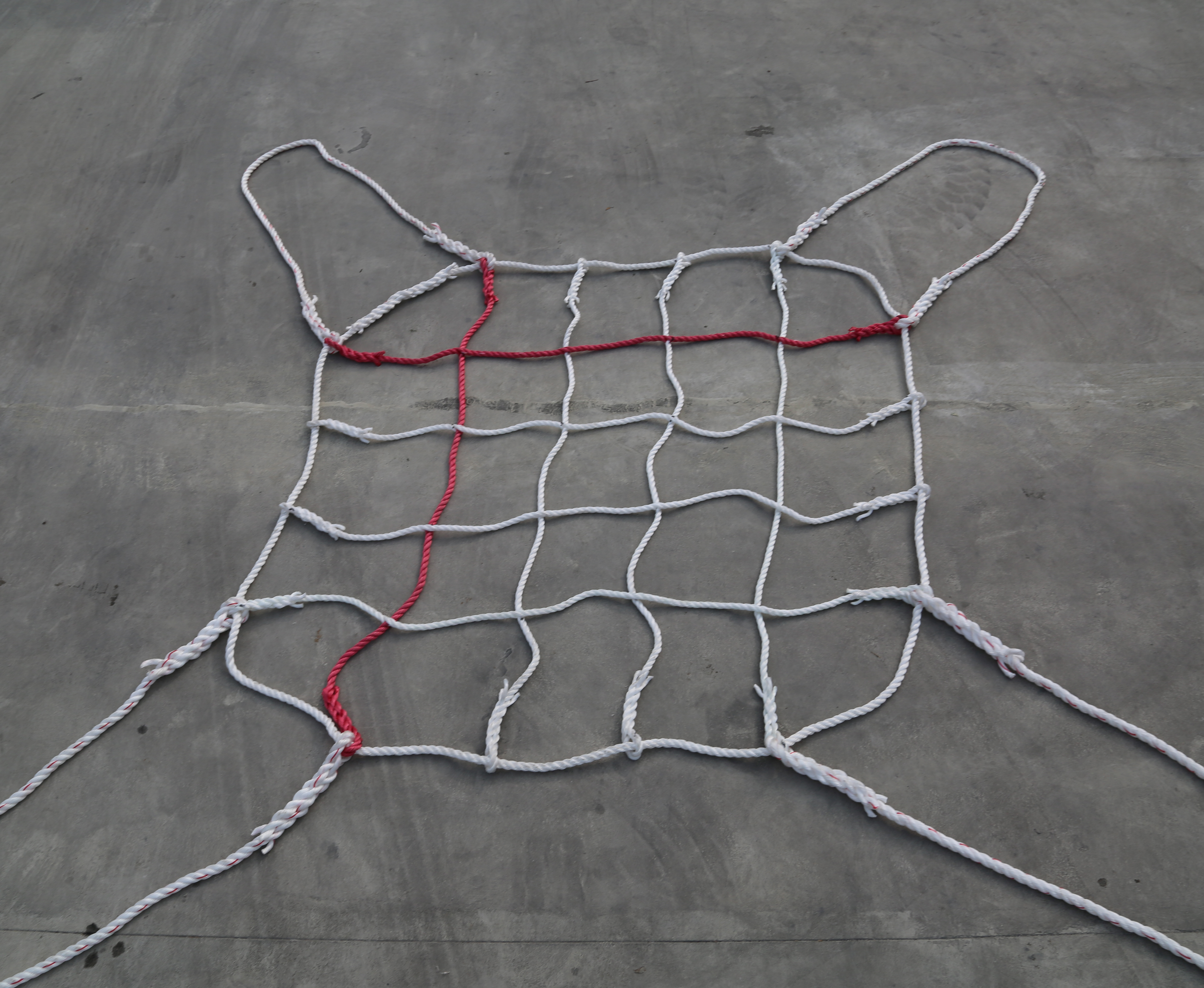 Карго мрежа с китайски произход, изработена от полипропиленово въже Показано изображение