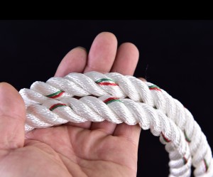 Усукано полиестерно въже с 3 нишки и бял цвят