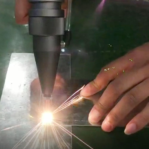 Funzionamentu manuale di a testa di saldatura laser manuale è mantenimentu di ogni ghjornu