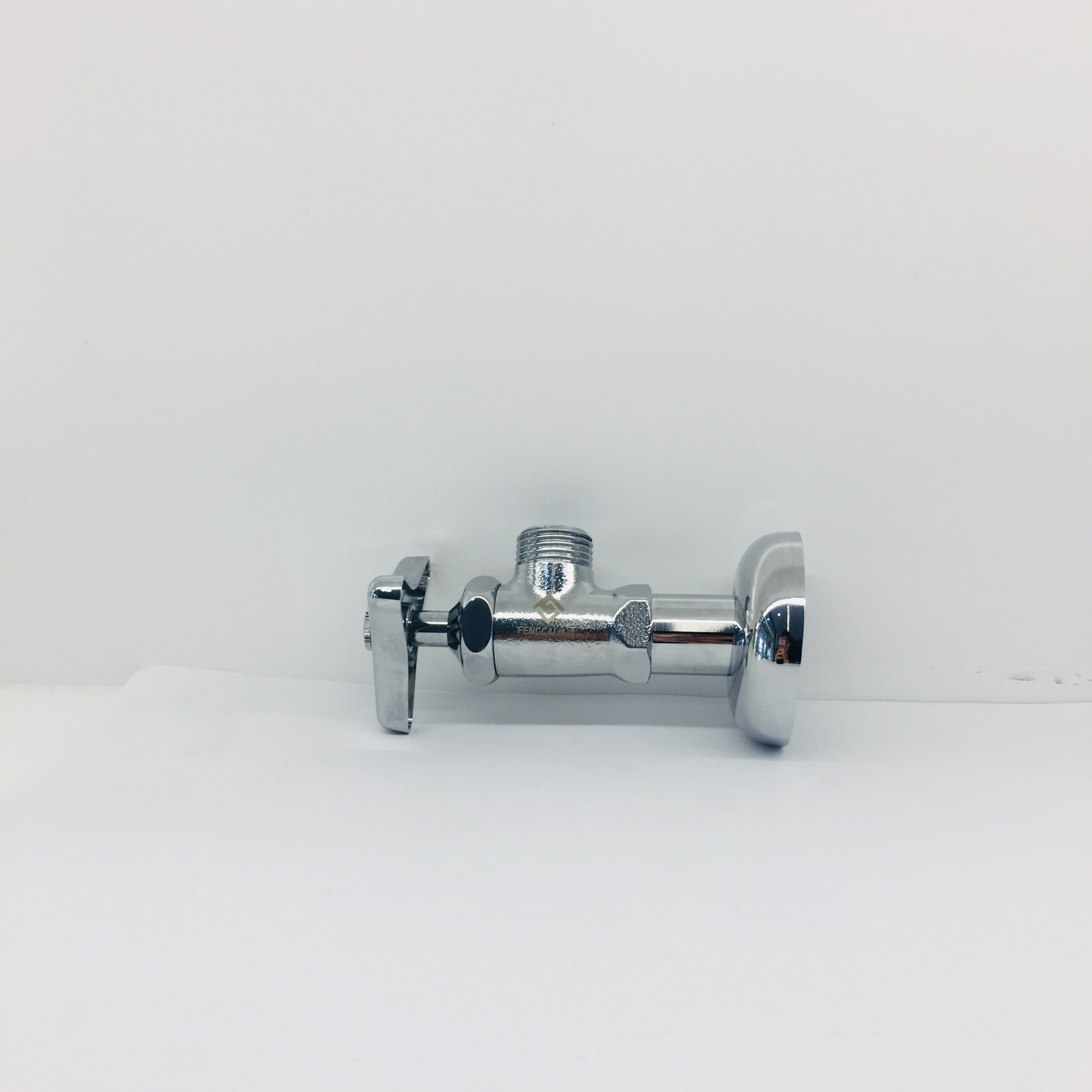 Mjedeni kutni ventil sporo otvoren mesingani trokutasti ventil mesingani povratni kutni ventil WC kutni zaporni ventil Ventili za vodu