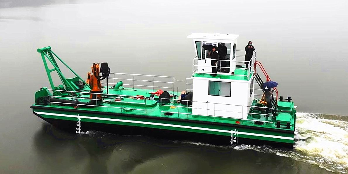 Relong leverer arbeidsbåt til Niger-elven i Mali