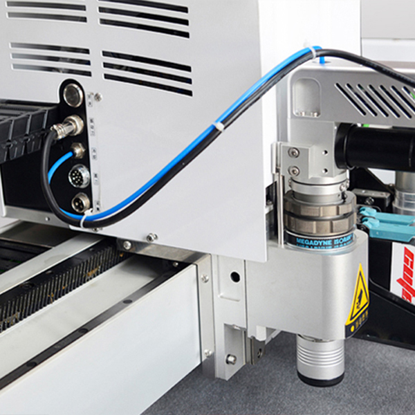 Máquina de corte CNC para indústria têxtil e de vestuário