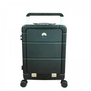 Door luchtvaartmaatschappijen goedgekeurde bagage meenemen met koffer aan de voorkant