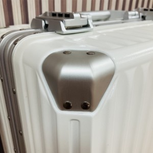 Rokas bagāžas 18 collu viegls čemodāns ar cieto pusi ar TSA slēdzeni
