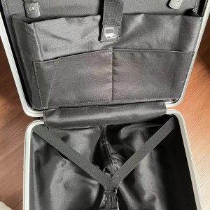 Lengvas 18 colių rankinio bagažo lagaminas su TSA užraktu