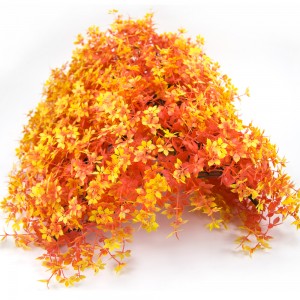 Punainen vaahteranlehti koristeellinen riippuva tekokasvi ruohoseinä vihreä lehti koristeeksi