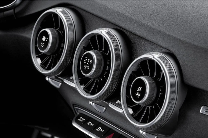 Variabel temperaturkontrolmetode for kompressor i automatisk klimaanlæg til biler