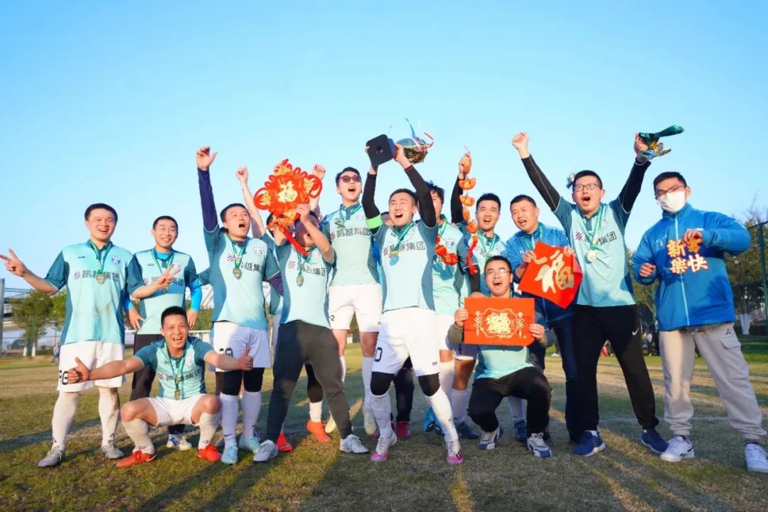 MU-groep |MU Football Team heeft de Hightech Cup gewonnen