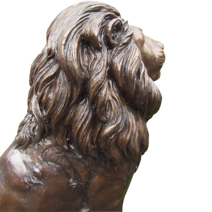 Metallinen ulkoeläinveistos antiikkinen suuri, luonnollisen kokoinen pronssinen leijonapatsas myynnissä
