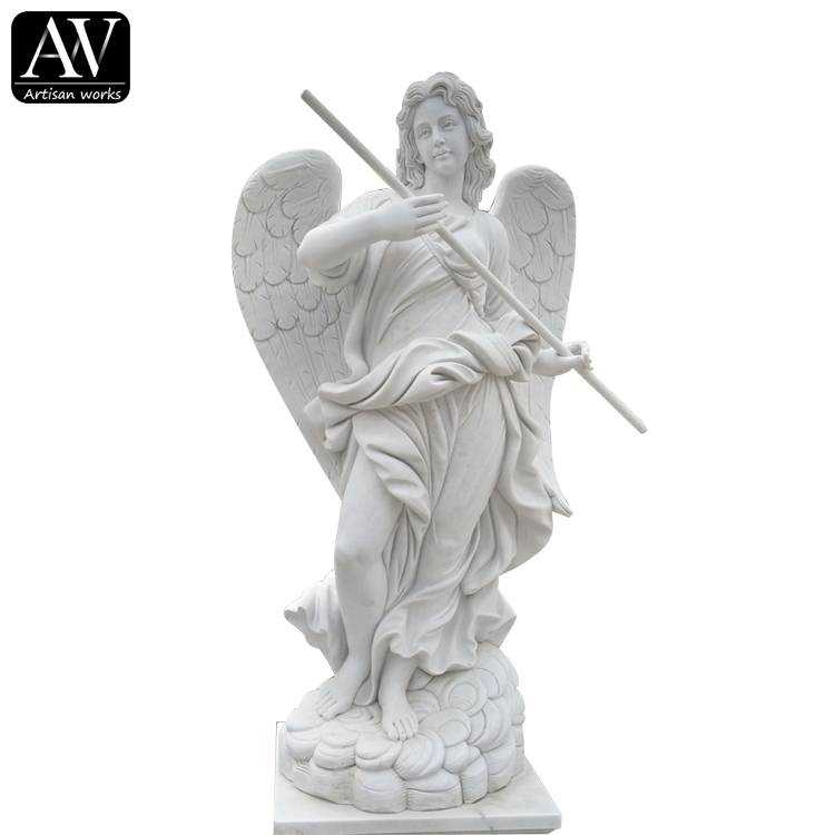 Estatua de anxos bicos tallada a man de tamaño natural