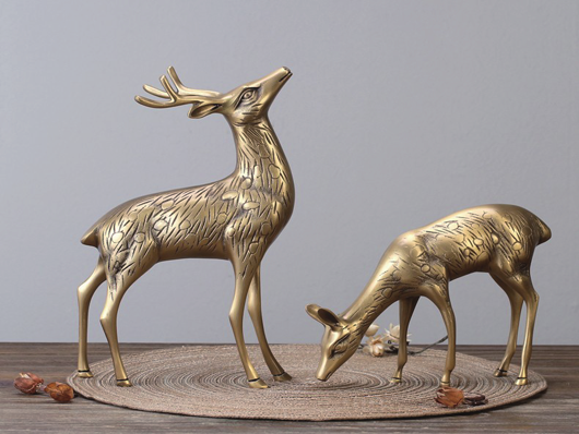 hjorteskulptur i bronse