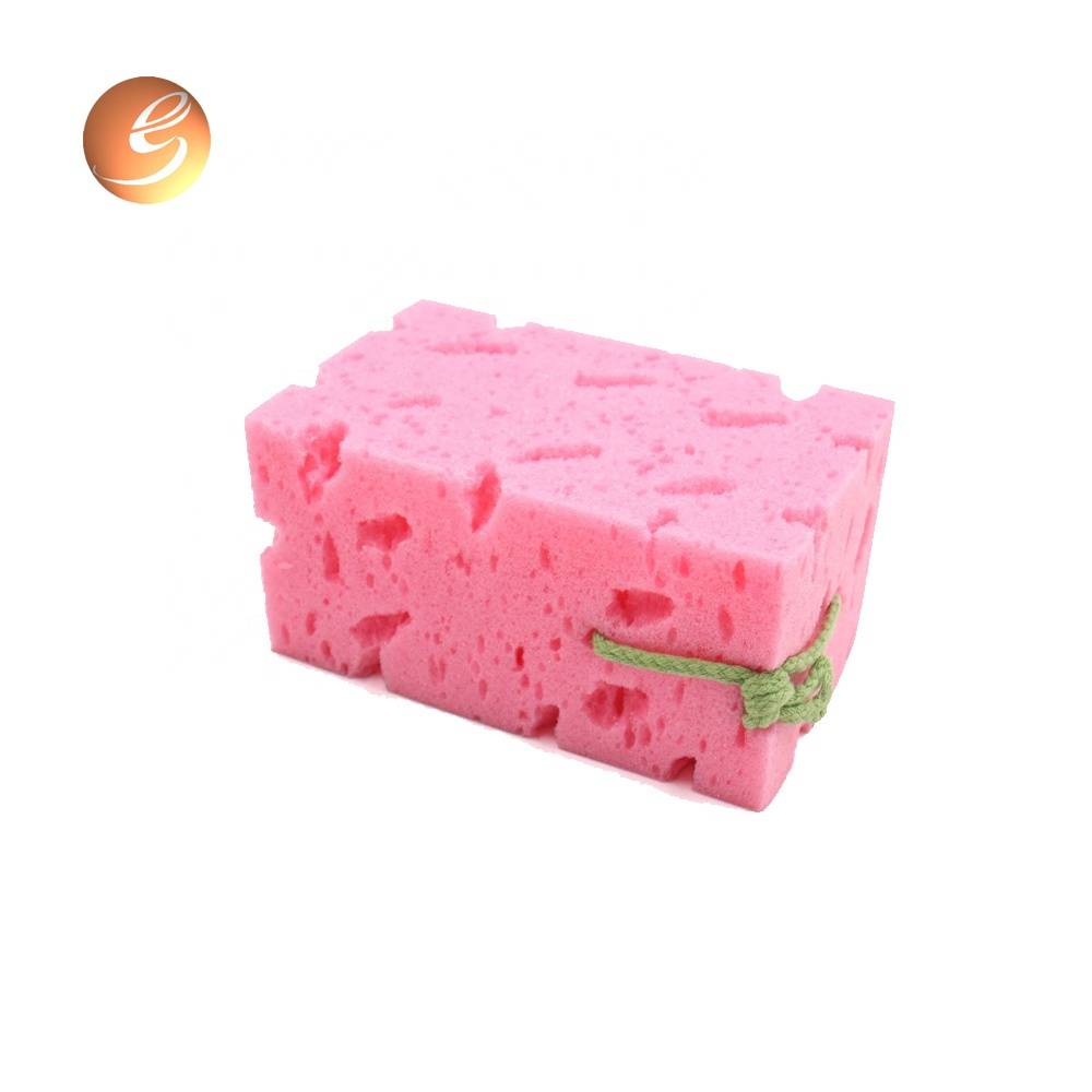Розов квадрат мек сунѓер за чистење за перална за автомобили