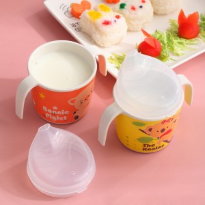 El bebé plástico de la fibra de bambú libre de la historieta BPA embroma la taza para sorber con las manijas