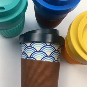 Promosi custom reusable eco friendly serat awi palastik cangkir kopi perjalanan kalawan kotak