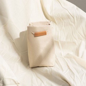 Prirodna mala kozmetička torbica s uzicom od recikliranog pamuka – CBC077