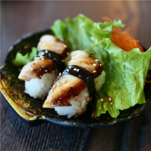 Szeletelt sushi angolna japán stílusú sült angolna