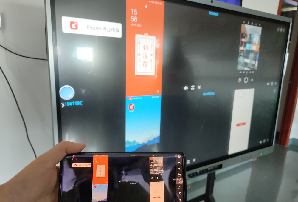 How does the interactive flat panel implement the wireless screen projection function?